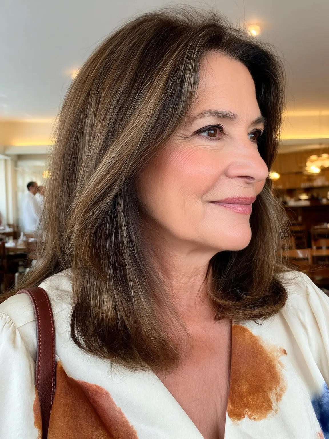 Shoulder-Length Chocolate Brown Layers with Caramel Glow